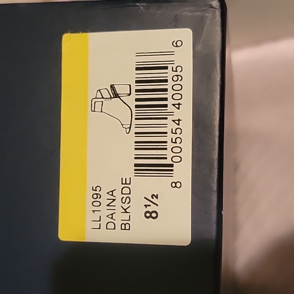 Black suede booties - Picture 6 of 7